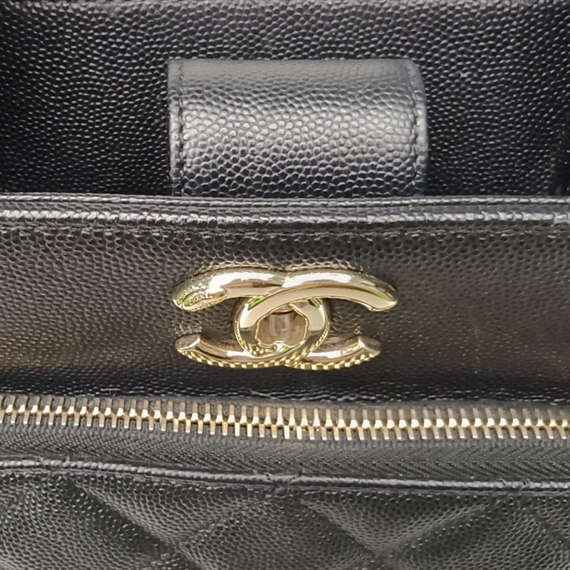 CHANEL 黑色荔枝牛皮25開金扣BusinessAffinity口蓋郵差包手提托特包-4