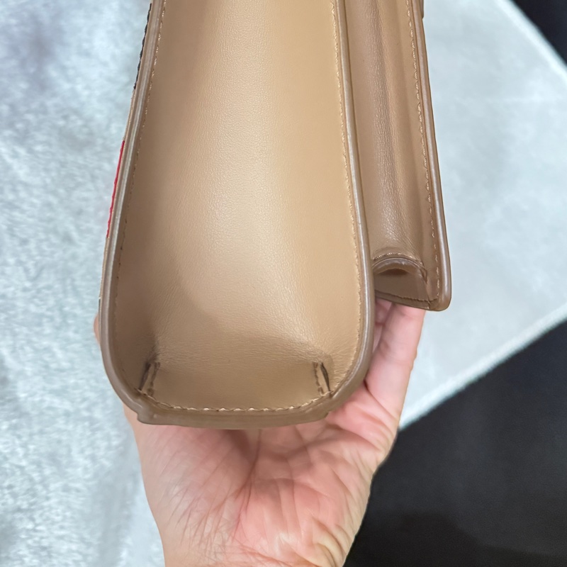 全新 BURBERRY 全皮 焦糖 奶茶 三色斜背手提兩用包 8036791 POCKET BAG-11