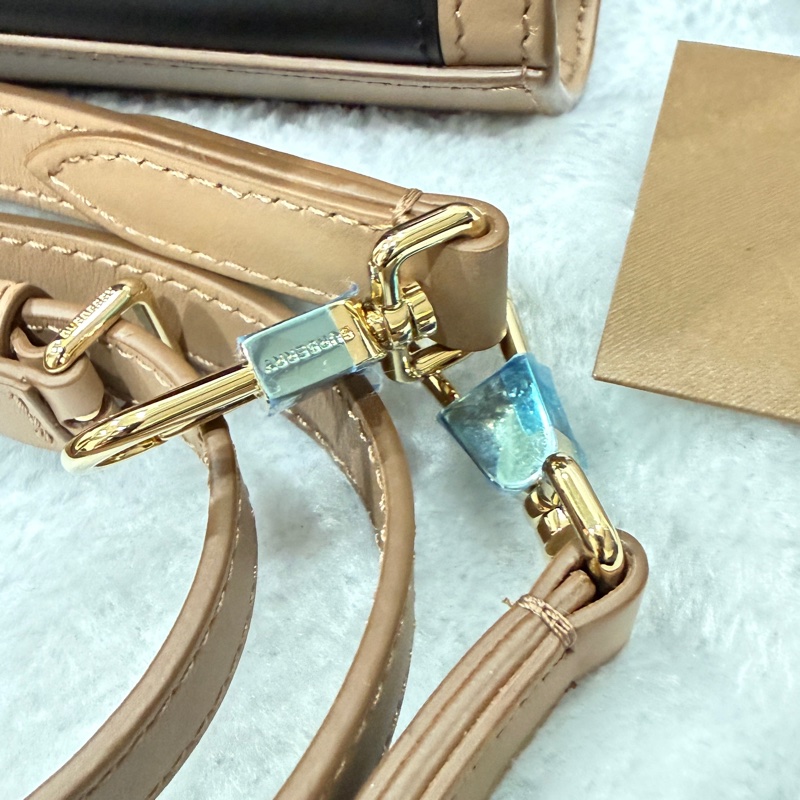 全新 BURBERRY 全皮 焦糖 奶茶 三色斜背手提兩用包 8036791 POCKET BAG-17