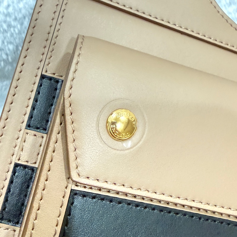全新 BURBERRY 全皮 焦糖 奶茶 三色斜背手提兩用包 8036791 POCKET BAG-19