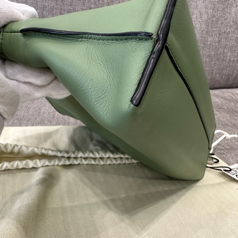 ❣️Loewe Flamenco 迷你福袋壓印logo春夏必備牛油果綠🥑🥑-7