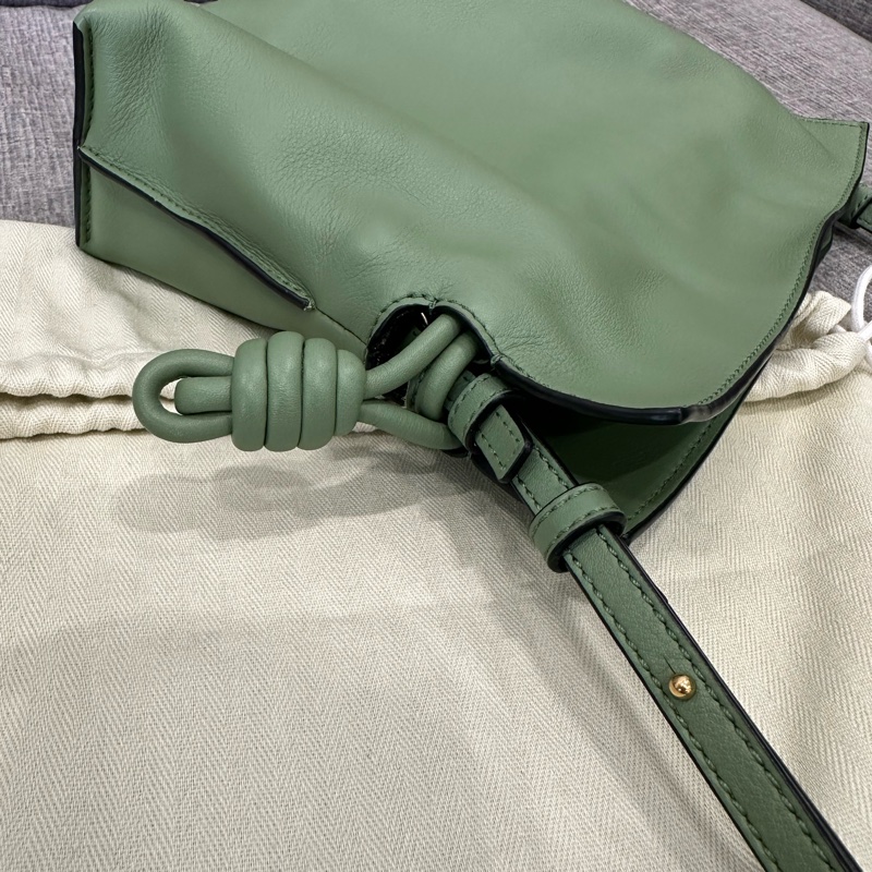 ❣️Loewe Flamenco 迷你福袋壓印logo春夏必備牛油果綠🥑🥑-13