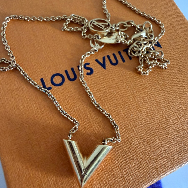 LV 經典V字項鍊 M00857 全配-4