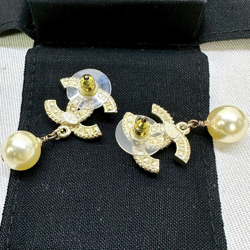 CHANEL 雙C水鑽珍珠耳環-3