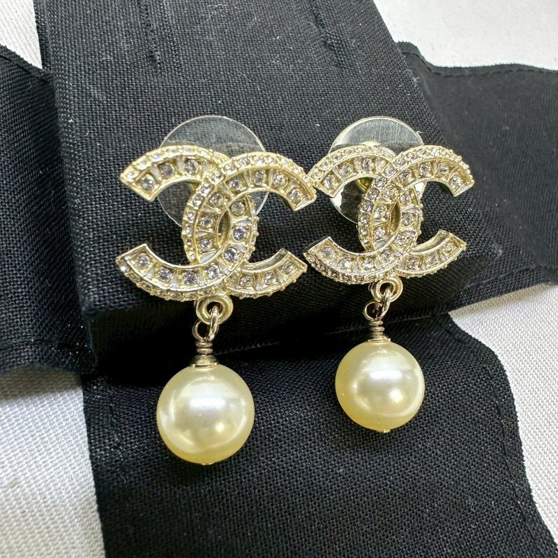 CHANEL 雙C水鑽珍珠耳環-4