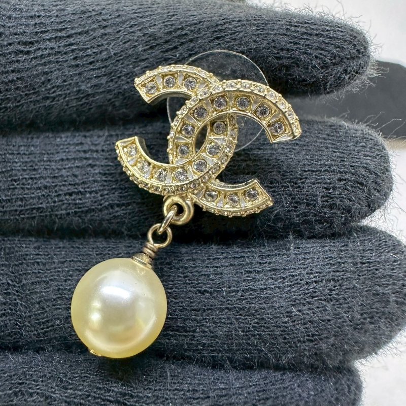 CHANEL 雙C水鑽珍珠耳環-5