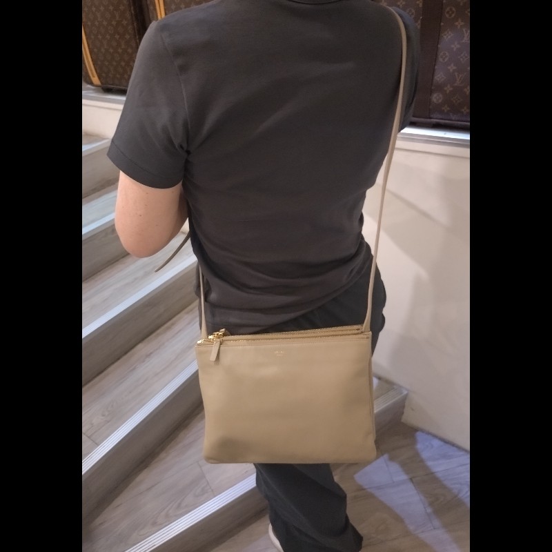 Celine 灰駝皮三層拉鍊斜背包-3