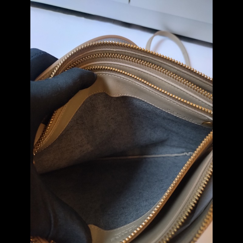 Celine 灰駝皮三層拉鍊斜背包-17