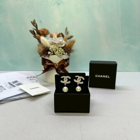 CHANEL 水鑽珍珠耳環