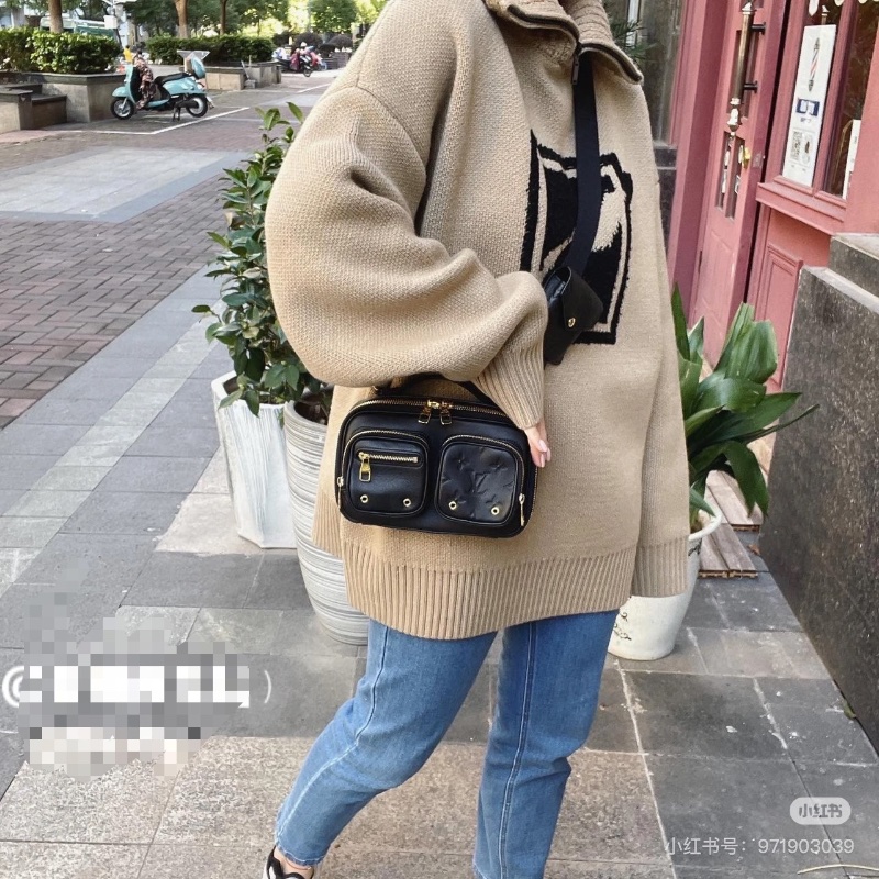 LV UtilityCrossbody黑金 壓花手提肩背斜背炸藥包芯片款20*13.5*5.5 98新配件塵袋-0