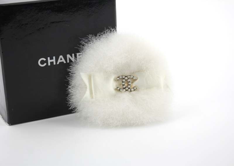 Chanel Vintage 04A 兔毛白色圓形蝴蝶結胸針-0