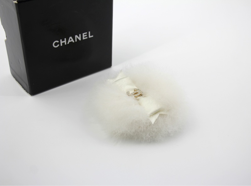 Chanel Vintage 04A 兔毛白色圓形蝴蝶結胸針-3