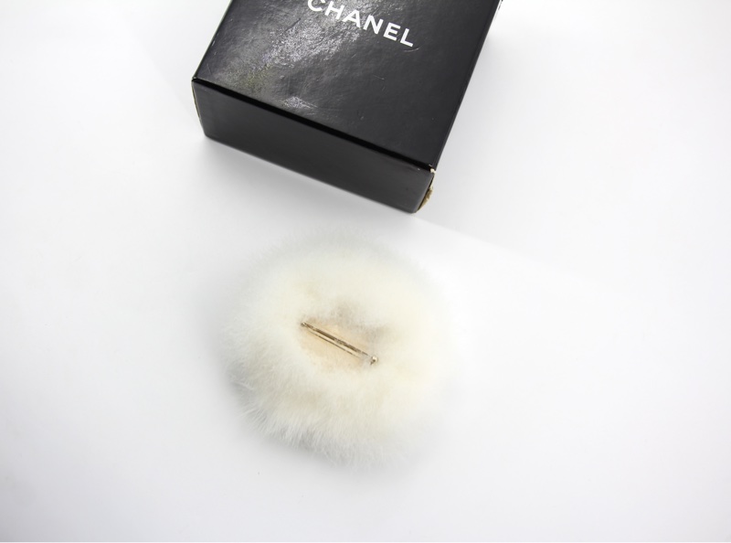 Chanel Vintage 04A 兔毛白色圓形蝴蝶結胸針-5