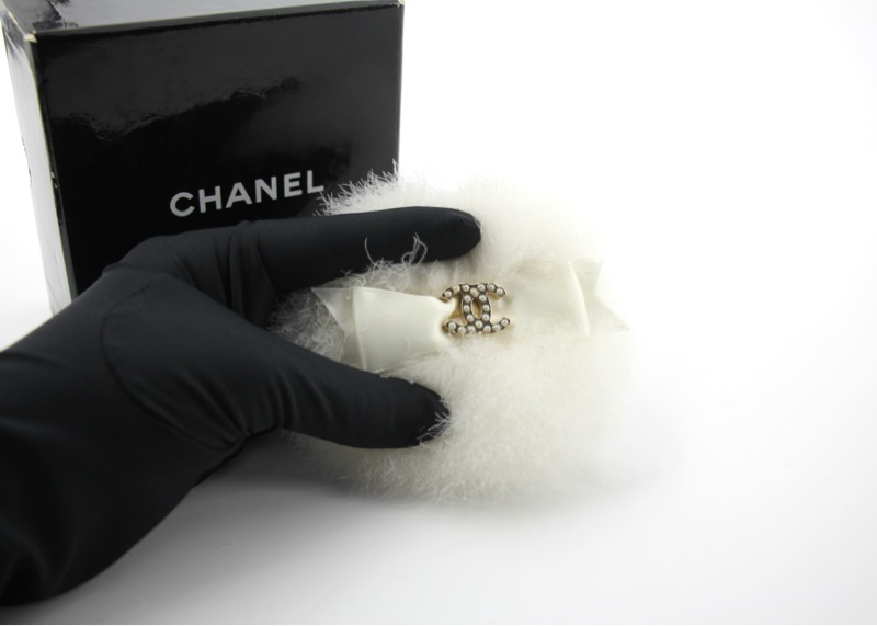 Chanel Vintage 04A 兔毛白色圓形蝴蝶結胸針-7