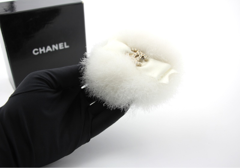 Chanel Vintage 04A 兔毛白色圓形蝴蝶結胸針-8