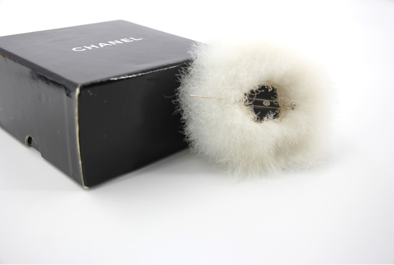 Chanel Vintage 04A 兔毛白色圓形蝴蝶結胸針-9