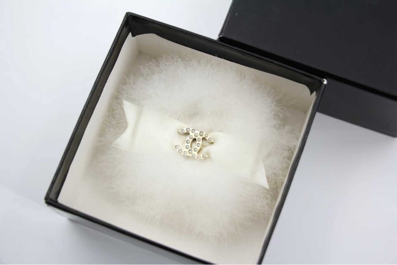 Chanel Vintage 04A 兔毛白色圓形蝴蝶結胸針-11