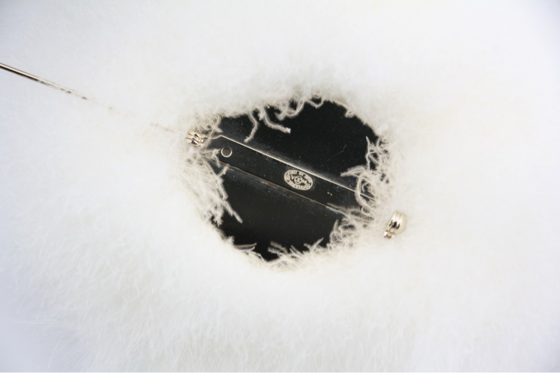 Chanel Vintage 04A 兔毛白色圓形蝴蝶結胸針-13