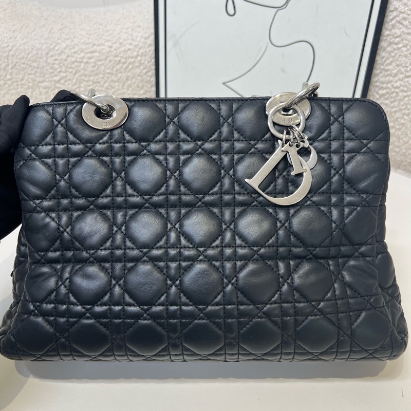 Dior Lady戴妃 黑銀牛皮托特包 尺寸約 30*20*8cm-11