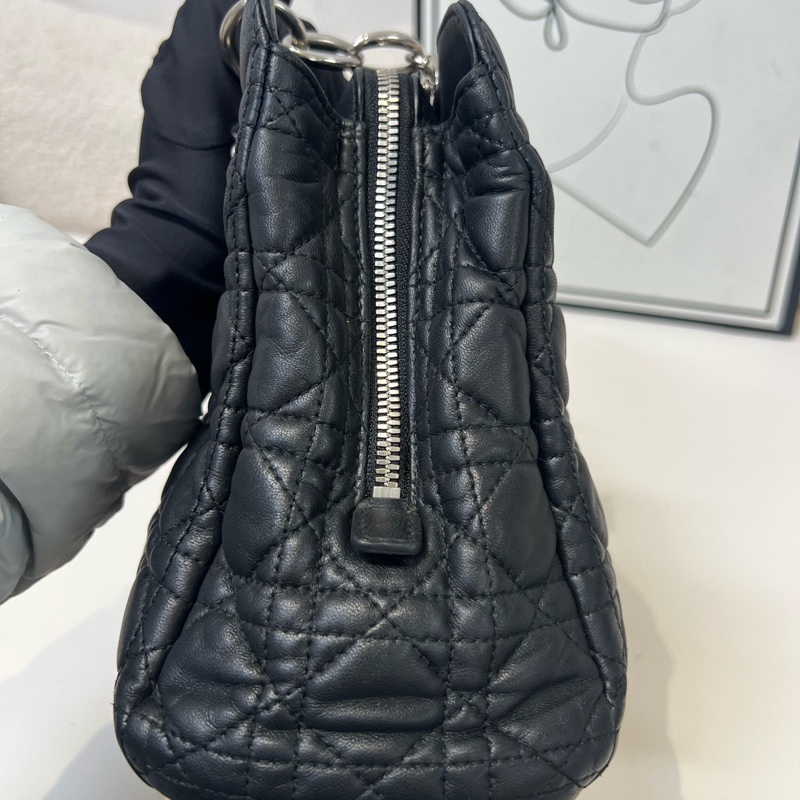 Dior Lady戴妃 黑銀牛皮托特包 尺寸約 30*20*8cm-12