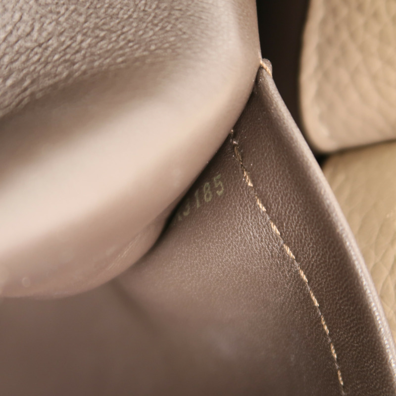 LOUIS VUITTON Taurillon Capucines GM金扣肩背袋-6