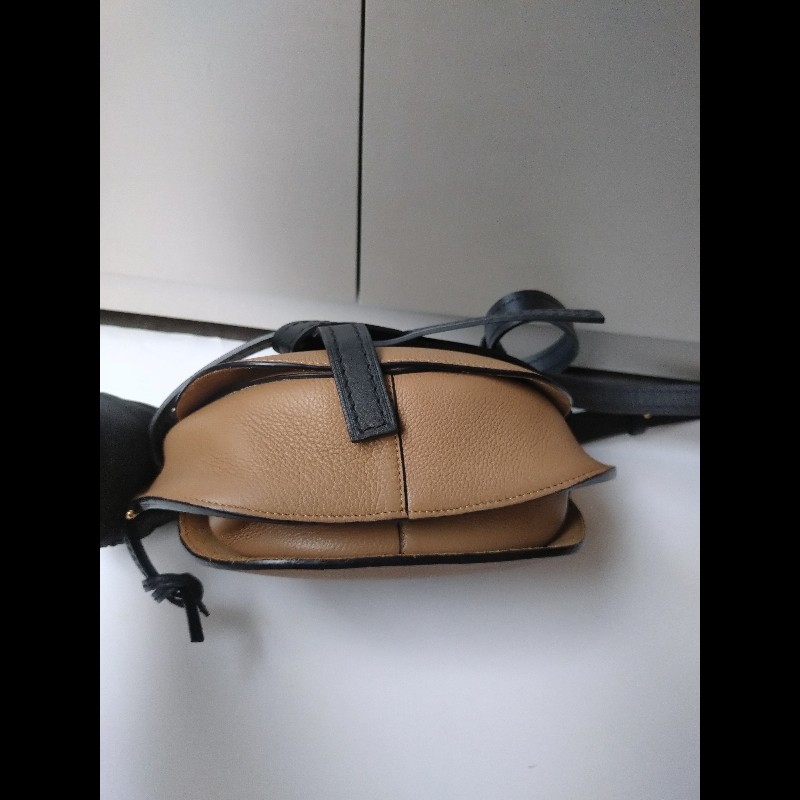 LOEWE 黑皮邊駝皮禮物包 GATE 24-15