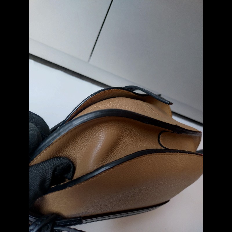 LOEWE 黑皮邊駝皮禮物包 GATE 24-17