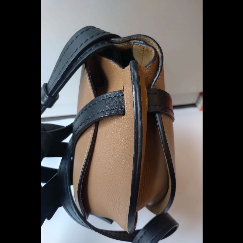 LOEWE 黑皮邊駝皮禮物包 GATE 24-18