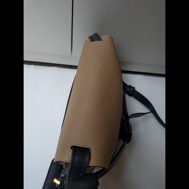 LOEWE 黑皮邊駝皮禮物包 GATE 24-19