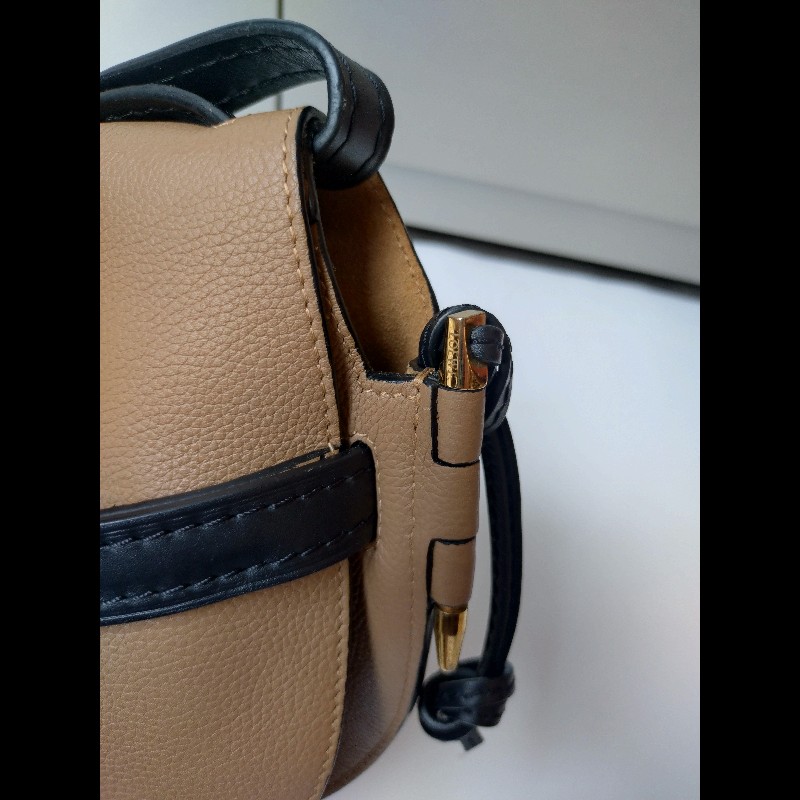 LOEWE 黑皮邊駝皮禮物包 GATE 24-21