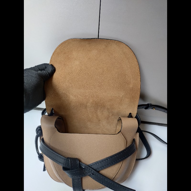LOEWE 黑皮邊駝皮禮物包 GATE 24-29