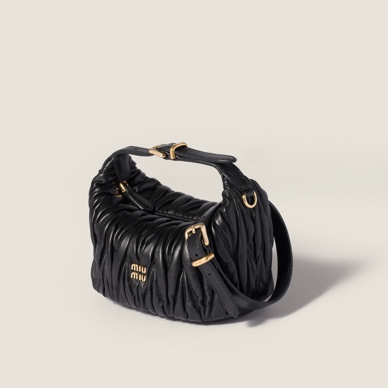 Miu Miu 女士 馬特拉塞凸紋納帕皮手拿包均碼碼15cm*8cm*8.5cm-1