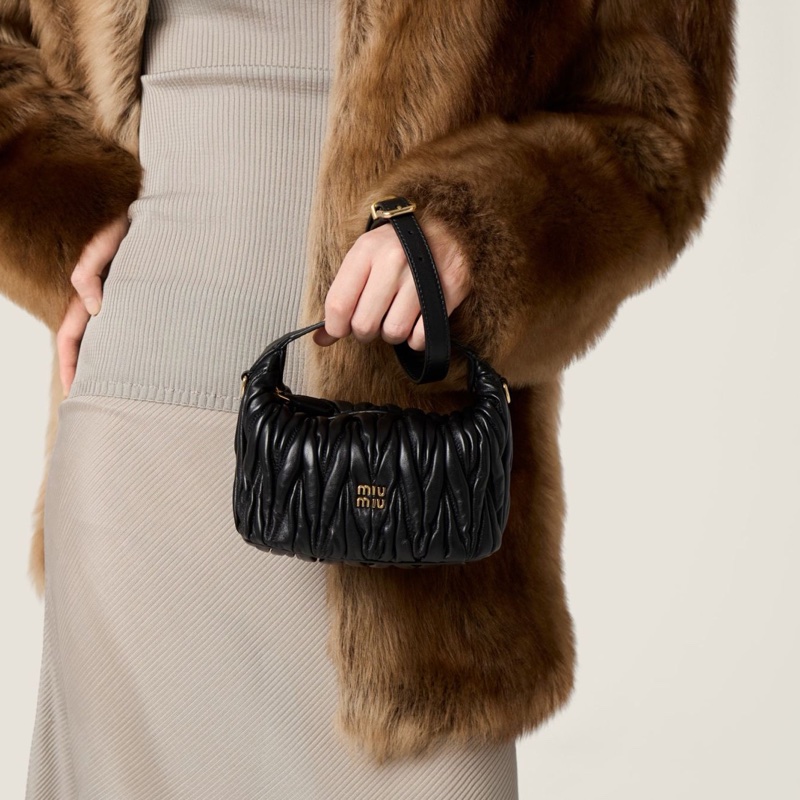 Miu Miu 女士 馬特拉塞凸紋納帕皮手拿包均碼碼15cm*8cm*8.5cm-3