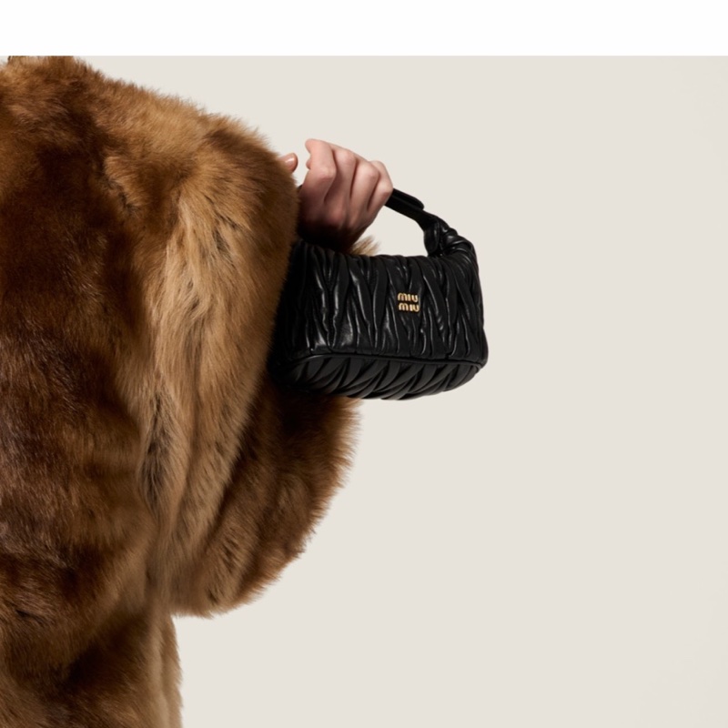 Miu Miu 女士 馬特拉塞凸紋納帕皮手拿包均碼碼15cm*8cm*8.5cm-5