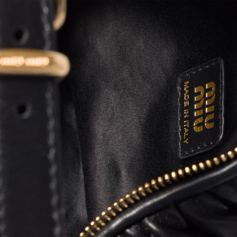 Miu Miu 女士 馬特拉塞凸紋納帕皮手拿包均碼碼15cm*8cm*8.5cm-7