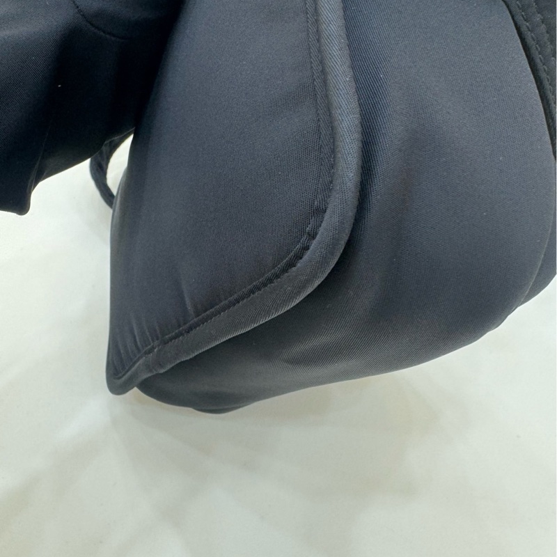 YSL NIKI 小號 尼龍黑色郵差包 23年 尺寸約21x15-6