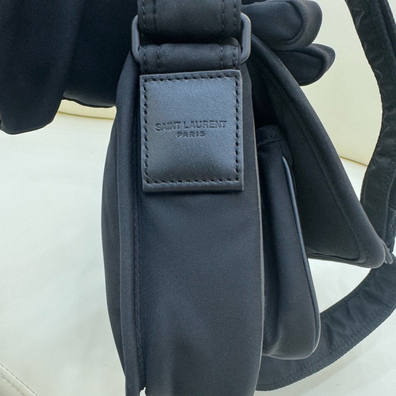 YSL NIKI 小號 尼龍黑色郵差包 23年 尺寸約21x15-7