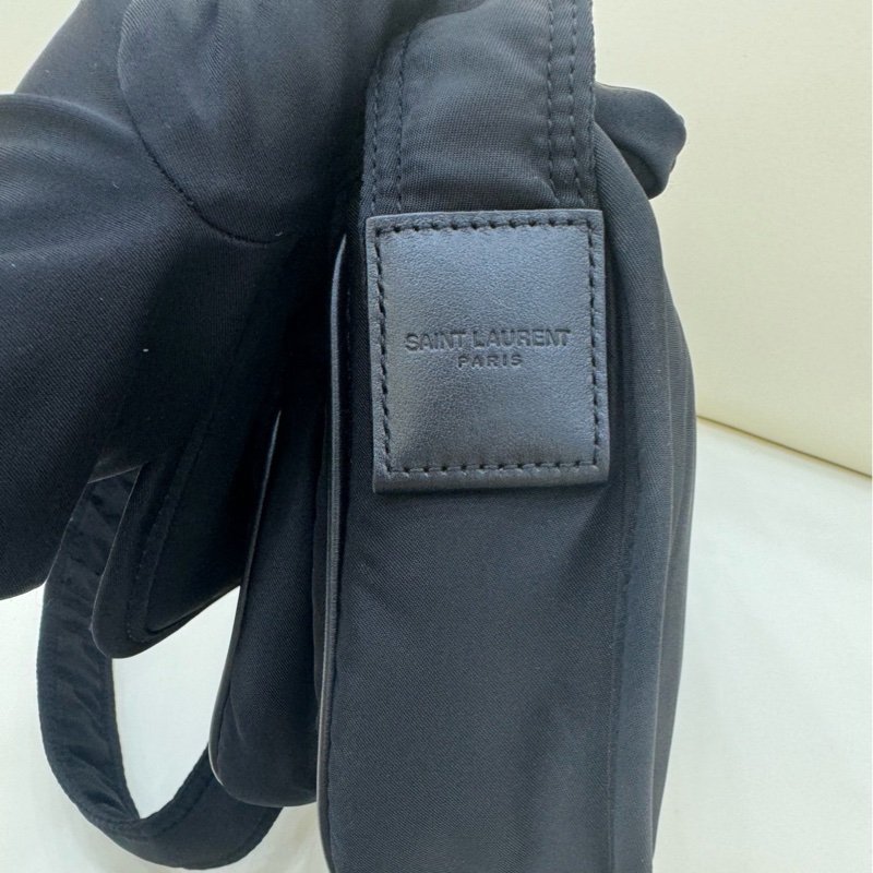 YSL NIKI 小號 尼龍黑色郵差包 23年 尺寸約21x15-8