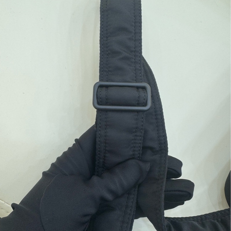 YSL NIKI 小號 尼龍黑色郵差包 23年 尺寸約21x15-10