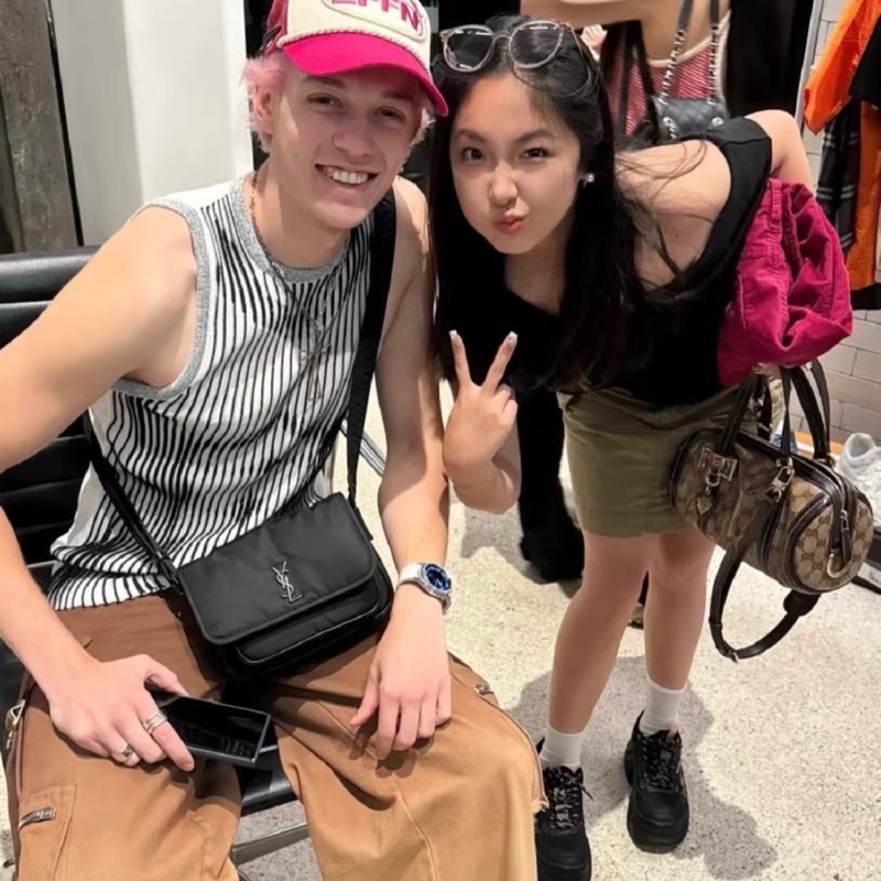 YSL NIKI 小號 尼龍黑色郵差包 23年 尺寸約21x15-14