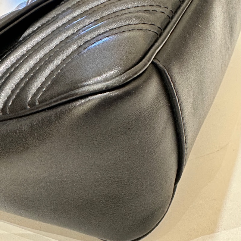 Gucci 古馳 GG Marmont 牛皮手提肩背包經典黑金-34