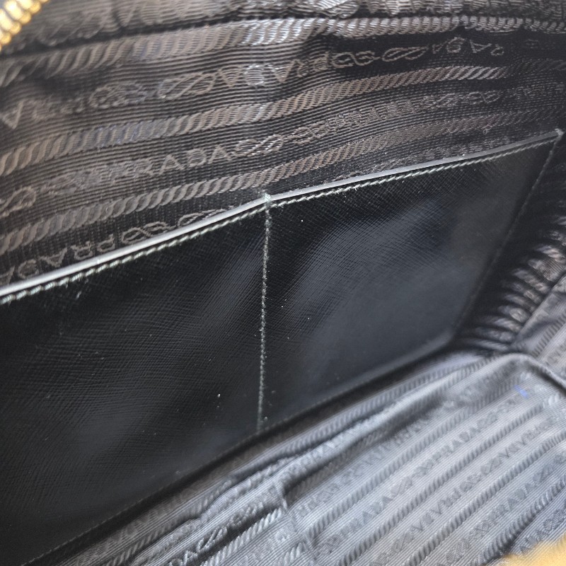 [時尚可愛好物🥰專櫃3折價] Prada黑漆皮金釦小白花手提斜背保齡球包-17