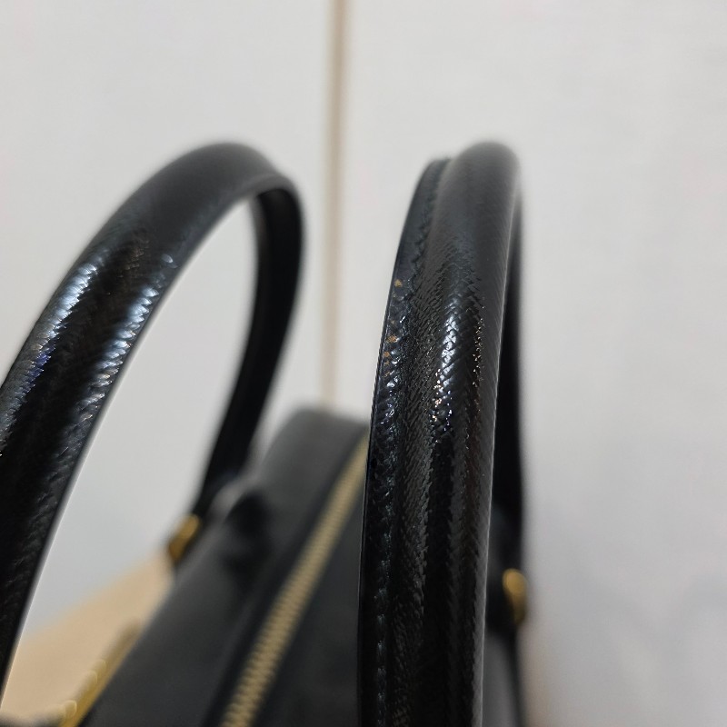 [時尚可愛好物🥰專櫃3折價] Prada黑漆皮金釦小白花手提斜背保齡球包-26