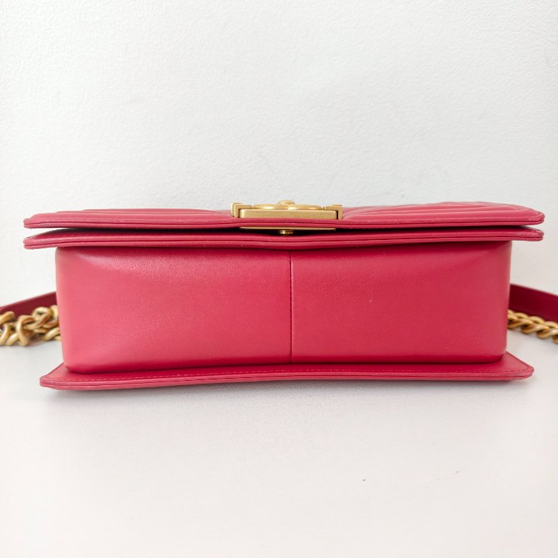 香奈兒/Chanel leboy 口蓋包 紅色中號小牛皮與金色金屬 29開 尺寸:15.0 × 25 × 9.0 年份2019年 98新-1
