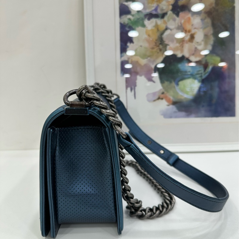 Chanel 香奈兒 Leboy 中號 非常高級的一種藍，帶點珠光色，小牛皮，復古銀扣 20開 有卡-3