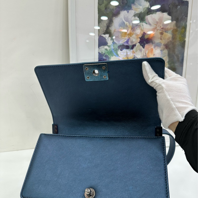 Chanel 香奈兒 Leboy 中號 非常高級的一種藍，帶點珠光色，小牛皮，復古銀扣 20開 有卡-6