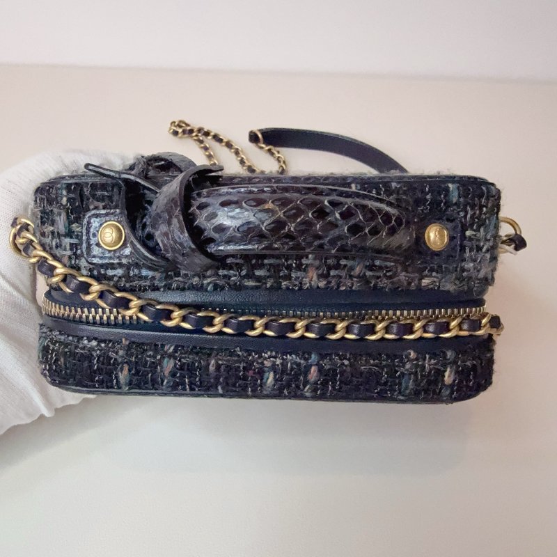 # 繁體中文版 Chanel 香奈兒 FILIGREE 毛呢編織拼蛇皮相機包 小號 26開 有卡 2018年 尺寸 長寬高17*13*7cm 附件:卡、鎖、鑰匙、塵袋-4