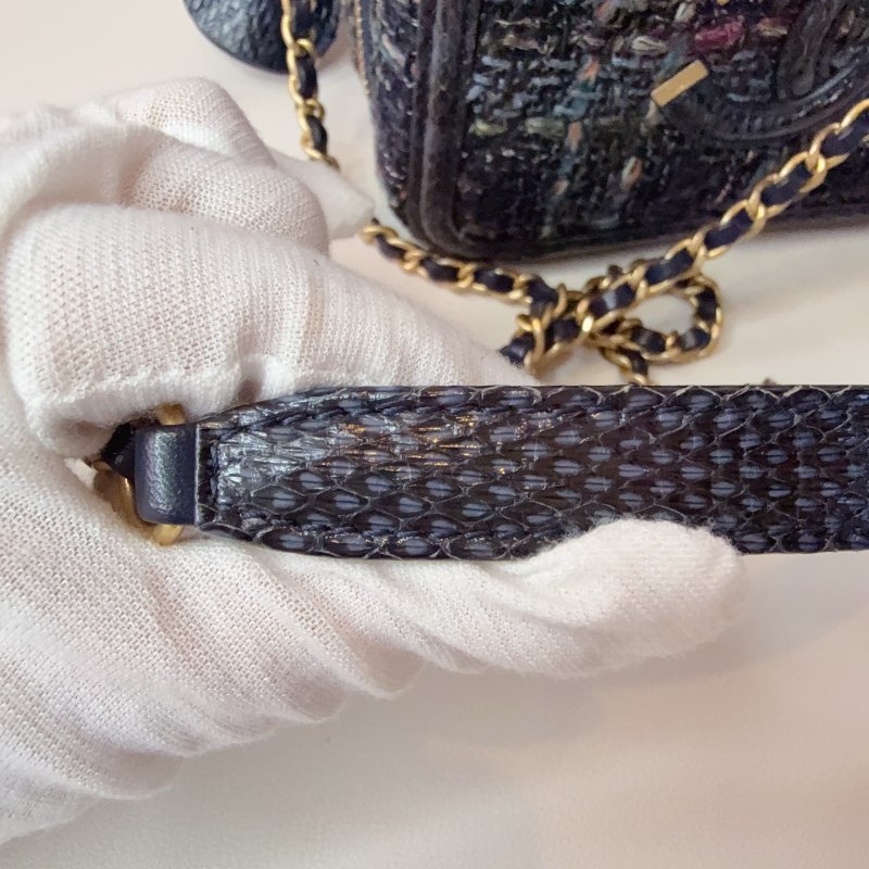 # 繁體中文版 Chanel 香奈兒 FILIGREE 毛呢編織拼蛇皮相機包 小號 26開 有卡 2018年 尺寸 長寬高17*13*7cm 附件:卡、鎖、鑰匙、塵袋-26