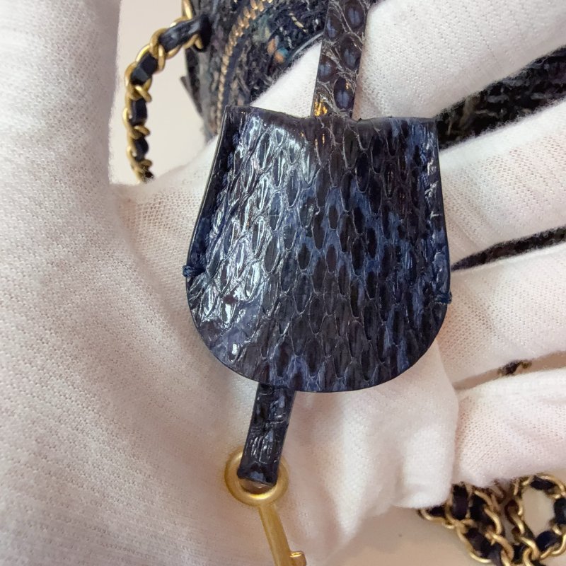 # 繁體中文版 Chanel 香奈兒 FILIGREE 毛呢編織拼蛇皮相機包 小號 26開 有卡 2018年 尺寸 長寬高17*13*7cm 附件:卡、鎖、鑰匙、塵袋-27