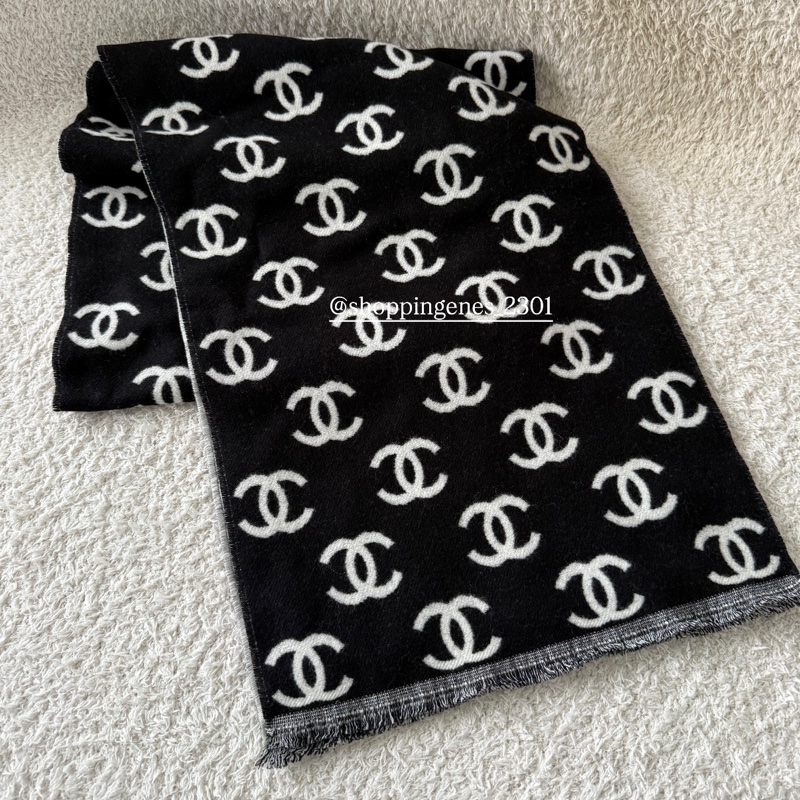 香奈兒 Chanel 經典款黑白圍巾 滿版logo 圍巾-1